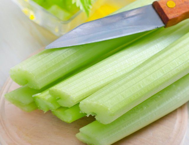 El tallo de apio es un producto popular en la nutrición dietética.