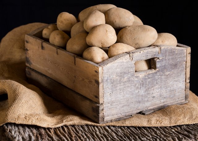 patatas en una caja